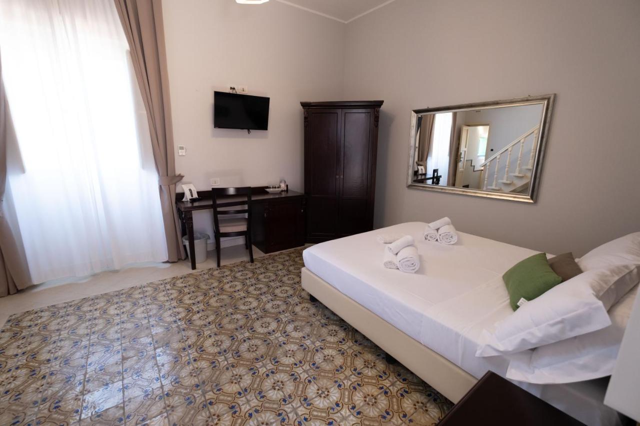 Hotel Borgo Di Ciaula Санта-Флавія Екстер'єр фото